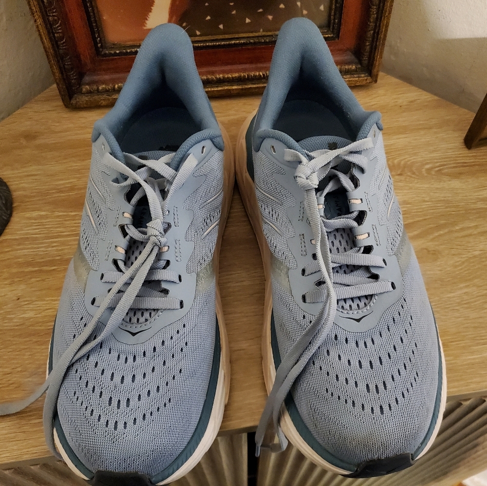 Hoka One One Arahi 5, blue, size 9.5